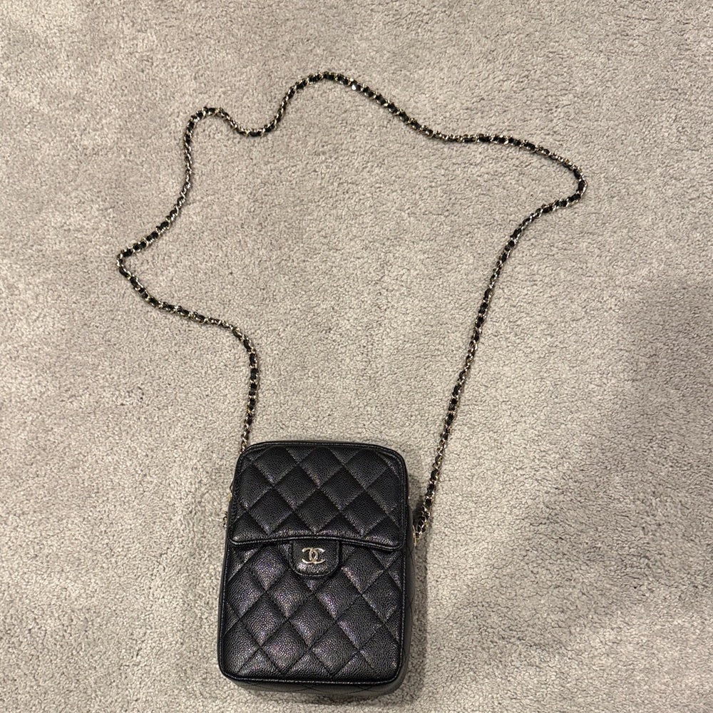 CHANEL Black Quilted Crossbody Bag with Chain